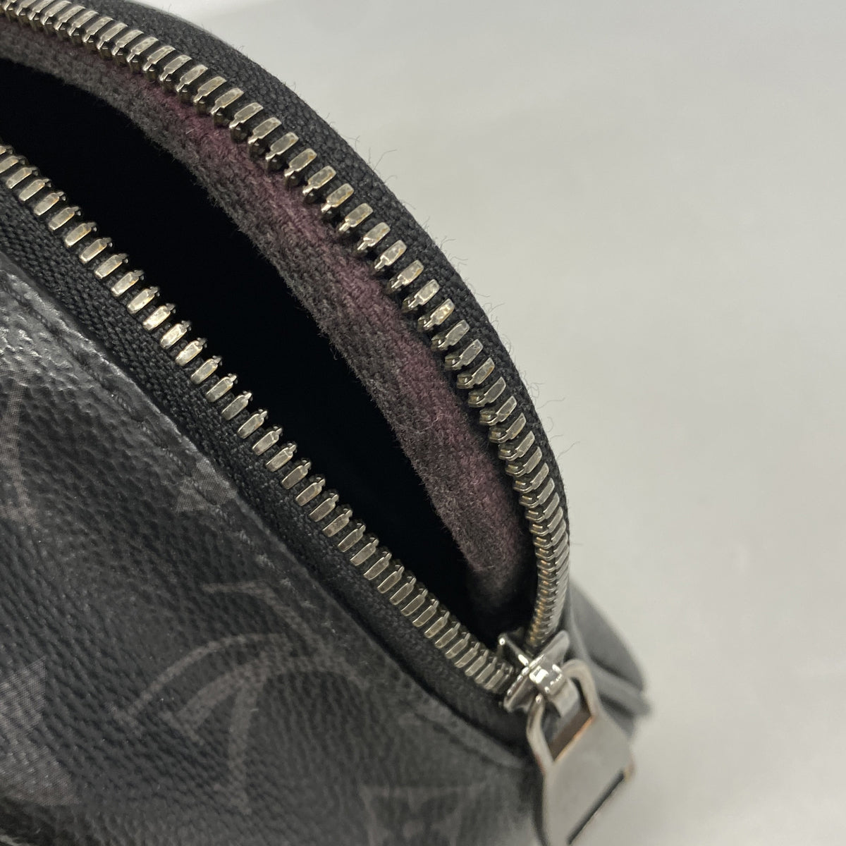【6hc2132】ルイヴィトン ボディバッグ モノグラム・エクリプス バムバッグ M42906 ブラック【中古】メンズ