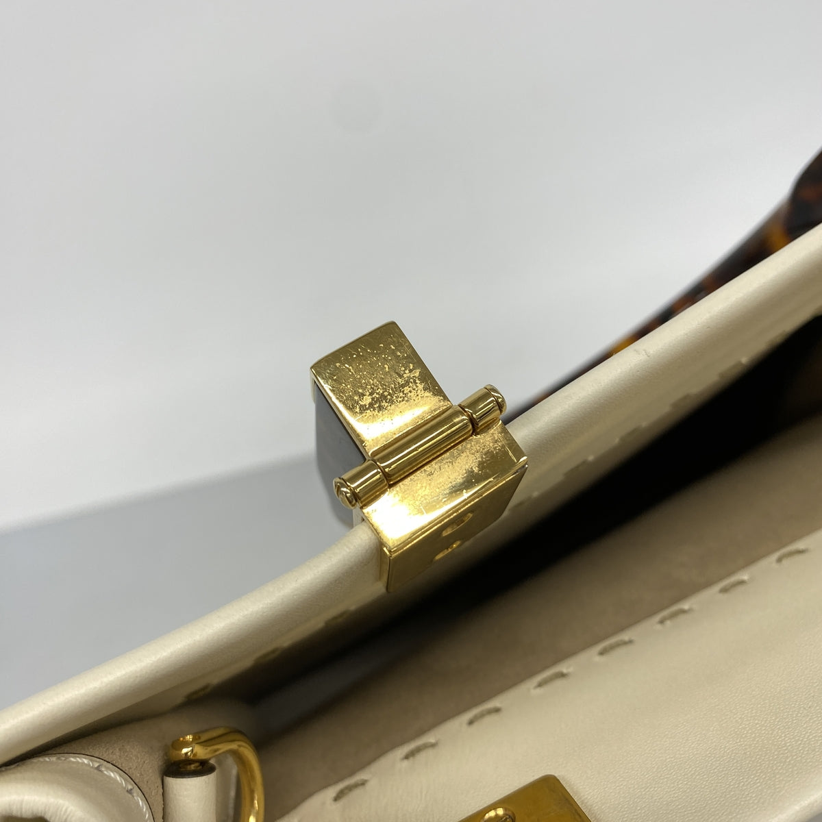 【6hc2147】フェンディ トートバッグ サンシャインショッパー レザー ホワイト ライトブラウン ゴールド金具【中古】レディース
