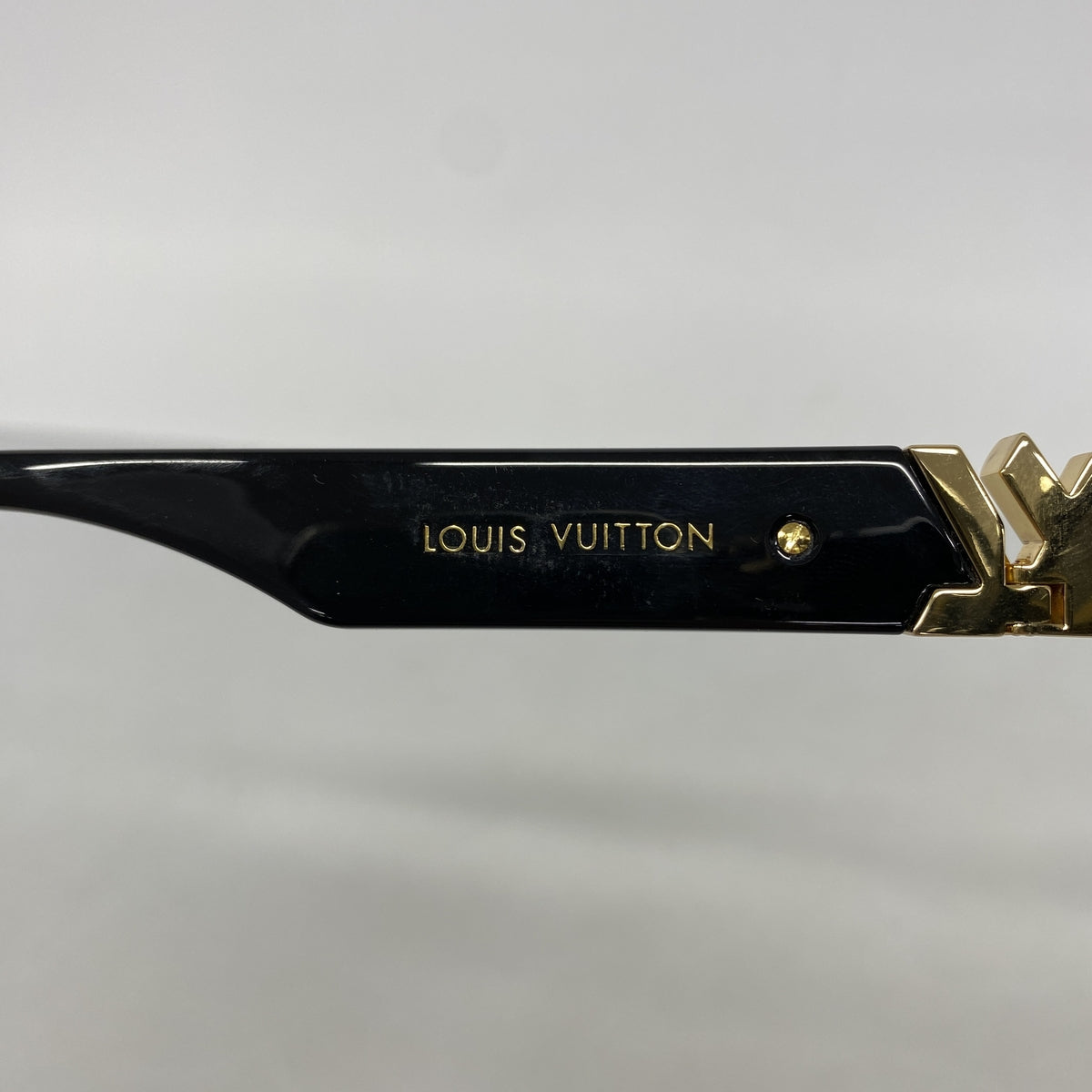 【6hc2200】ルイヴィトン サングラス LVGO4ラウンド Z2378E ブラック【中古】レディース