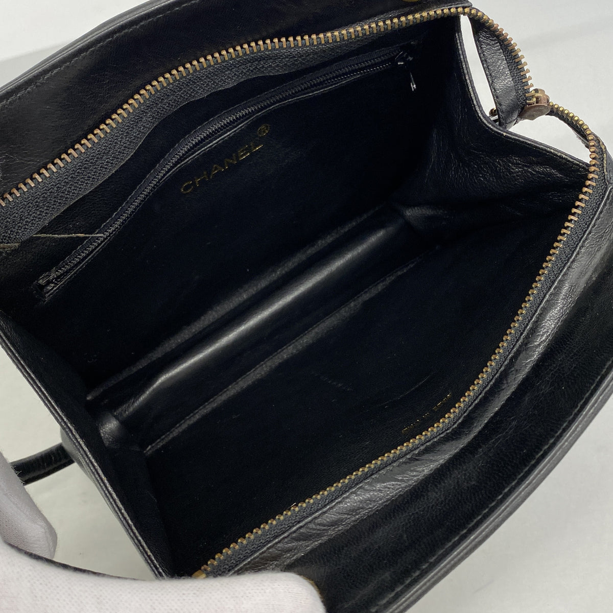 【6hc2233-k】シャネル ショルダーバッグ Vステッチ ラムスキン ブラック ゴールド金具【中古】レディース