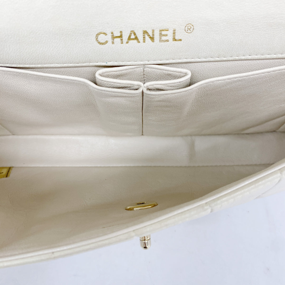 【6hc2257-k】シャネル ショルダーバッグ チョコバー チェーンショルダー ラムスキン ベージュ ゴールド金具【中古】レディース