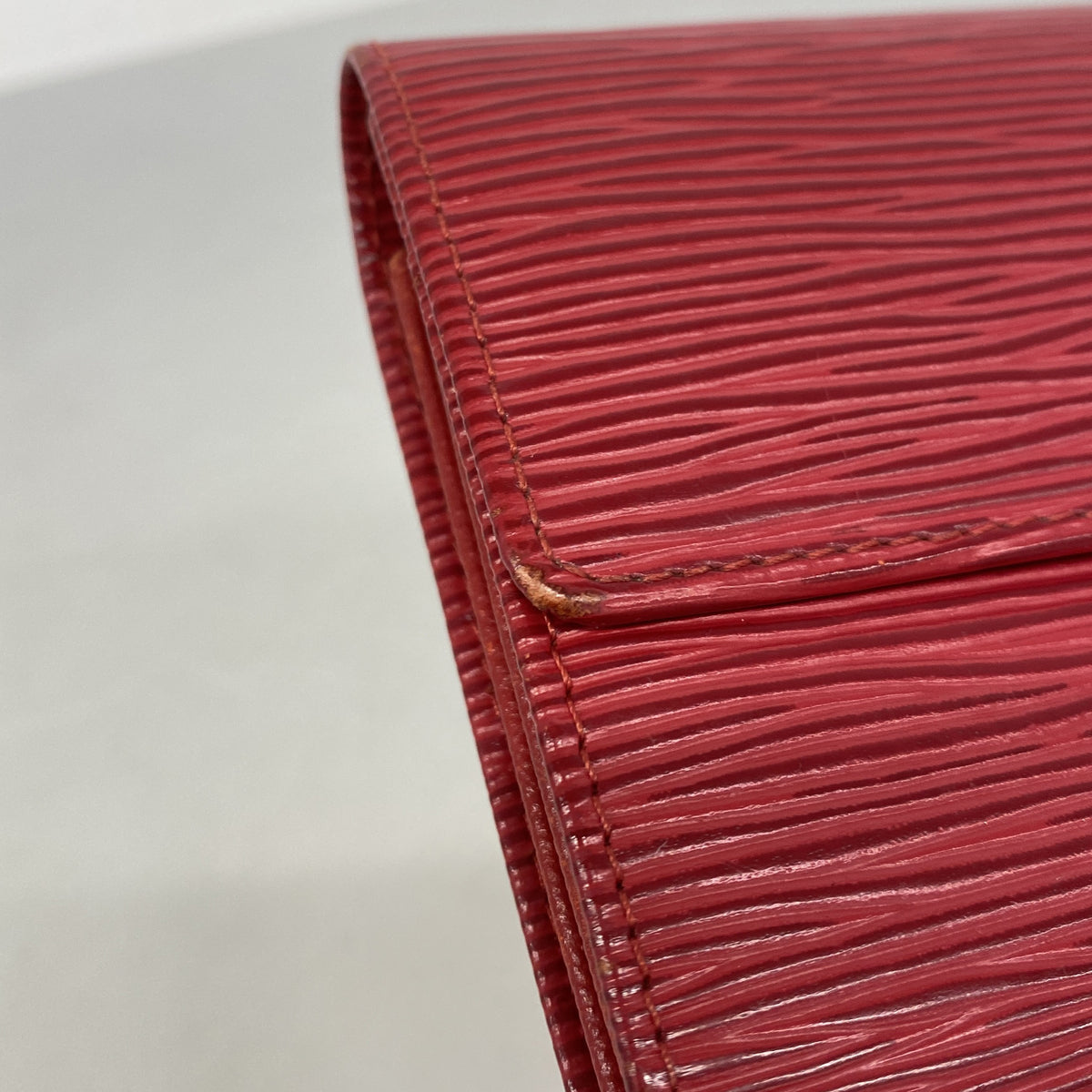 【6hc2411-k】ルイヴィトン 長財布 エピ ポシェットポルトモネクレディ M6357E ルージュ【中古】レディース