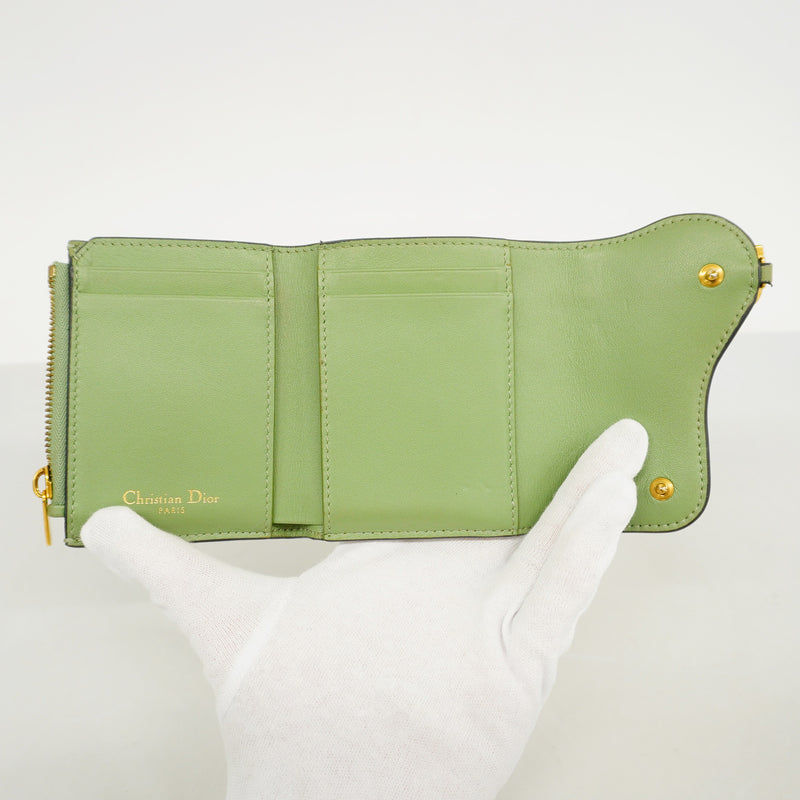 【6hc2598】クリスチャンディオール 三つ折り財布 サドル レザー モスグリーン ゴールド金具【中古】レディース