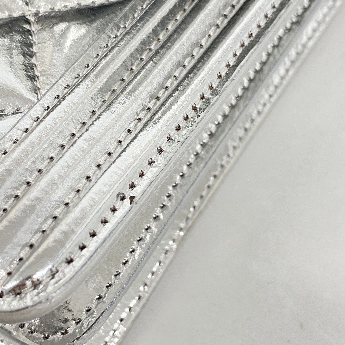 【6hc2641】シャネル ショルダーバッグ ボーイシャネル チェーンショルダー ラムスキン シルバー シルバー金具【中古】レディース