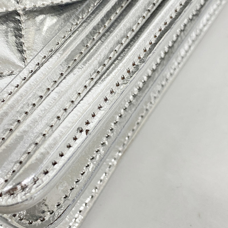 【6hc2641】シャネル ショルダーバッグ ボーイシャネル チェーンショルダー ラムスキン シルバー シルバー金具【中古】レディース
