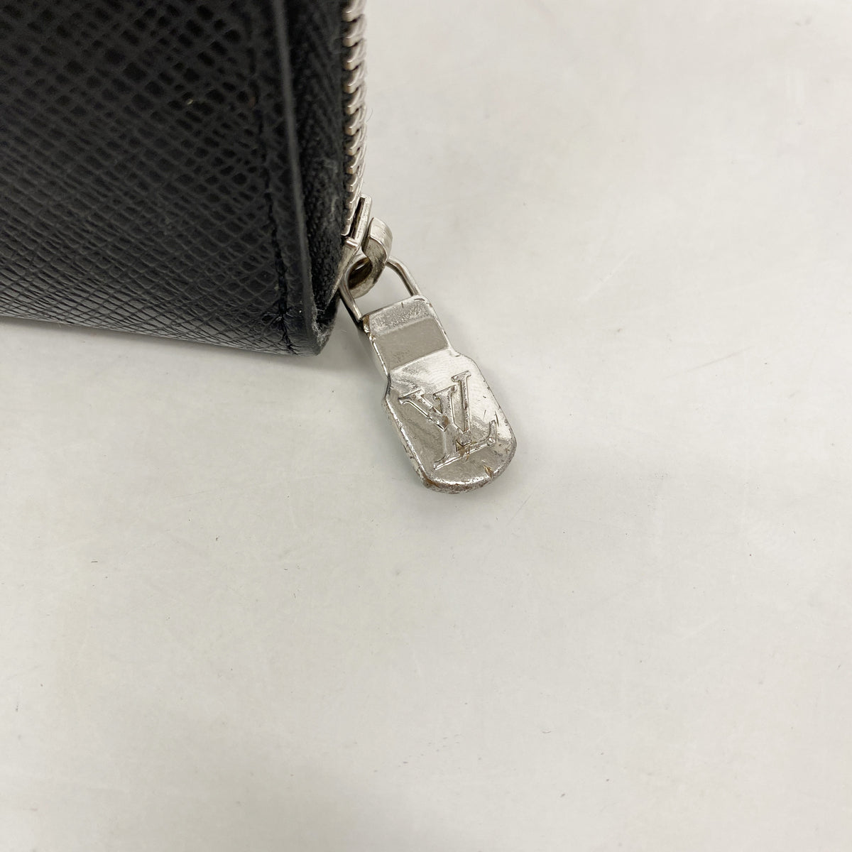 【6hc2744】ルイヴィトン 長財布 タイガ ジッピーオーガナイザーNM M30056 アルドワーズ【中古】メンズ