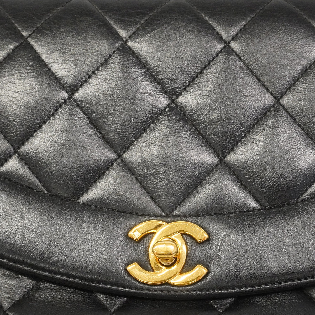 【6hc2750】シャネル ショルダーバッグ ダイアナ チェーンショルダー ラムスキン ブラック ゴールド金具【中古】レディース