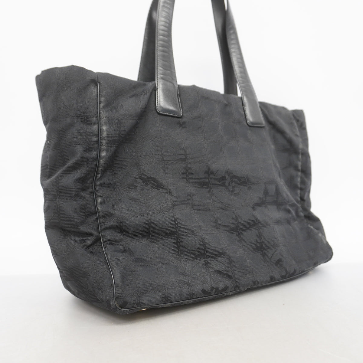 【6hc2753】シャネル トートバッグ ニュートラベル ナイロン ブラック シャンパンゴールド金具【中古】レディース
