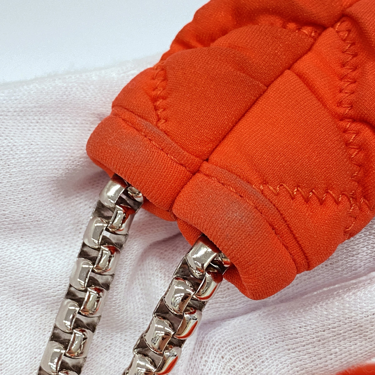 【6hc2772-k】シャネル ショルダーバッグ チェーンショルダー バブルキルト ナイロン レッド シルバー金具【中古】レディース