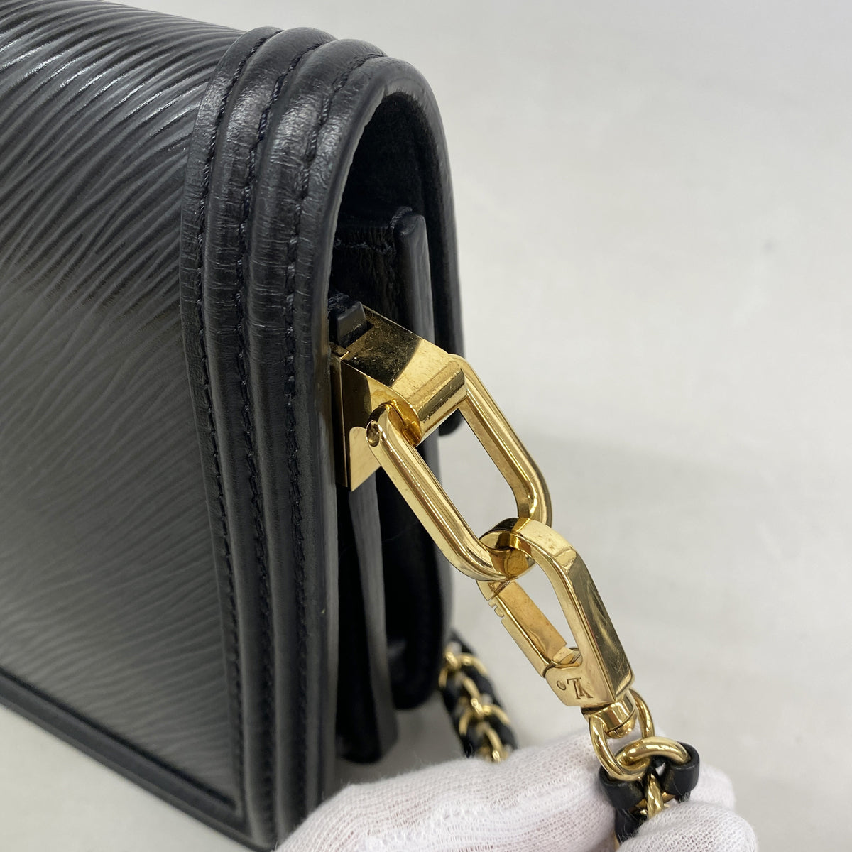 【6hc2807-k】ルイヴィトン ショルダーバッグ エピ ドーフィーヌNV MINI M55964 ノワール【中古】レディース