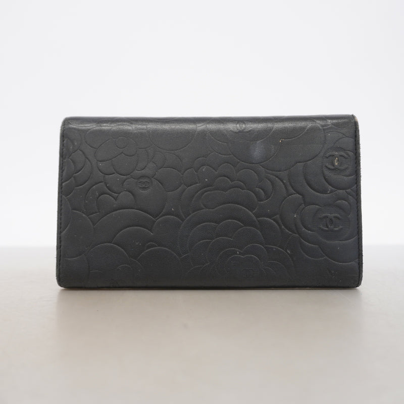 【6hc2875】シャネル 三つ折り長財布 カメリア ラムスキン ブラック シルバー金具【中古】レディース