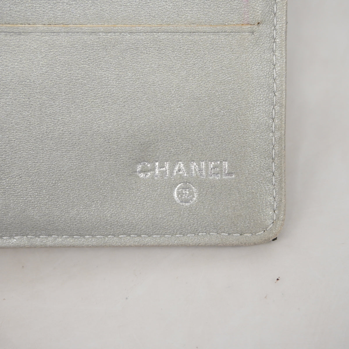 【6hc2875】シャネル 三つ折り長財布 カメリア ラムスキン ブラック シルバー金具【中古】レディース