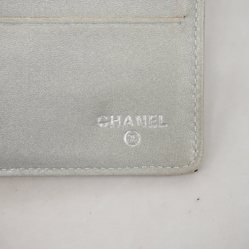 【6hc2875】シャネル 三つ折り長財布 カメリア ラムスキン ブラック シルバー金具【中古】レディース
