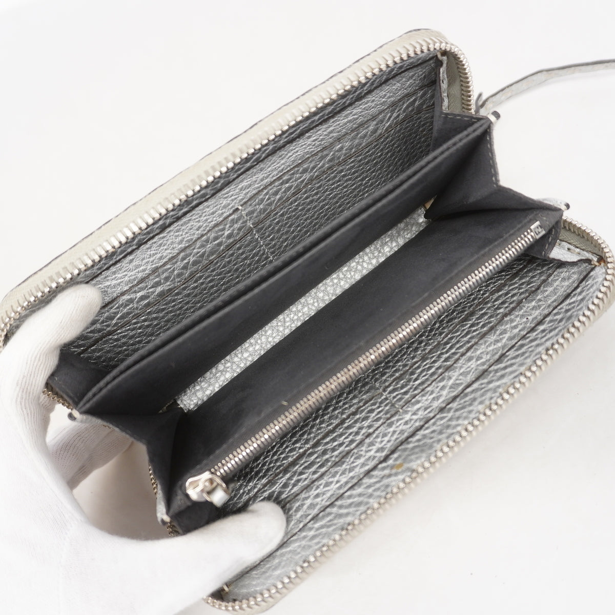 【6hd2935】フェンディ 長財布 セレリア レザー シルバー シルバー金具【中古】レディース