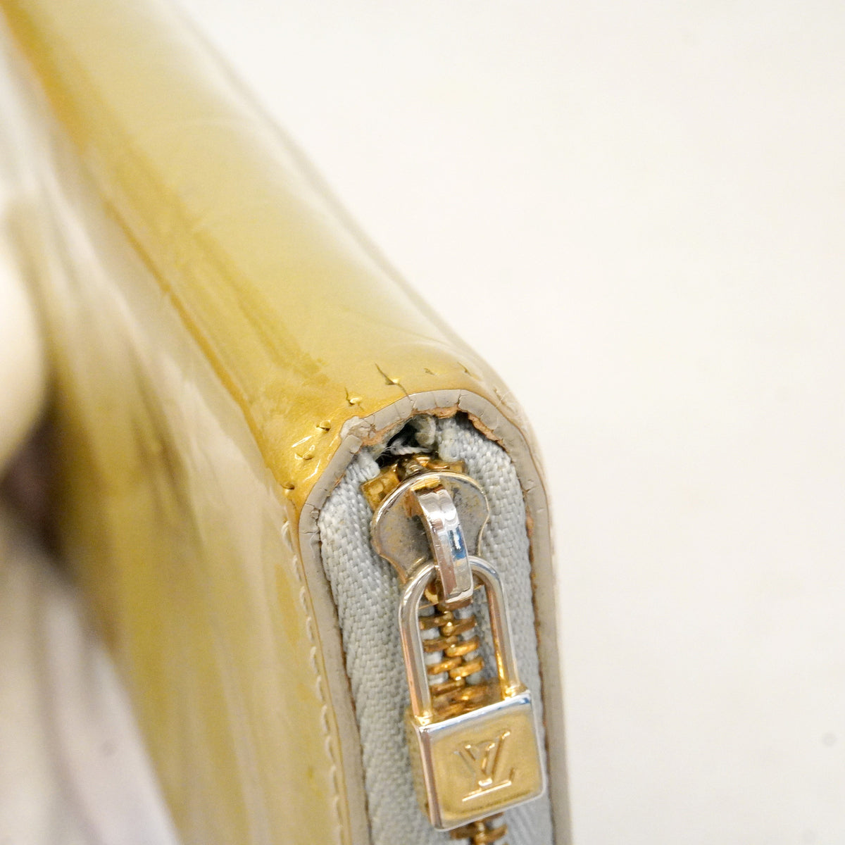 【6hd3063-k】ルイヴィトン 財布 ヴェルニ エルドリッジ M91158 グリ【中古】レディース