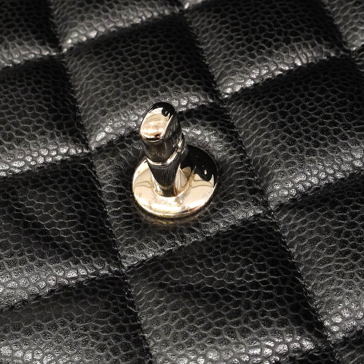 【6hd3064-h】シャネル ショルダーバッグ デカマトラッセ Wチェーン キャビアスキン ブラック シルバー金具【中古】レディース