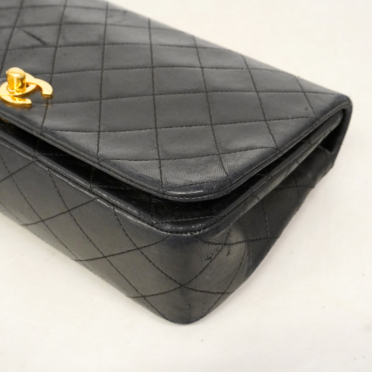 【6hd3108】シャネル ショルダーバッグ マトラッセ チェーンショルダー ラムスキン ブラック ゴールド金具【中古】レディース