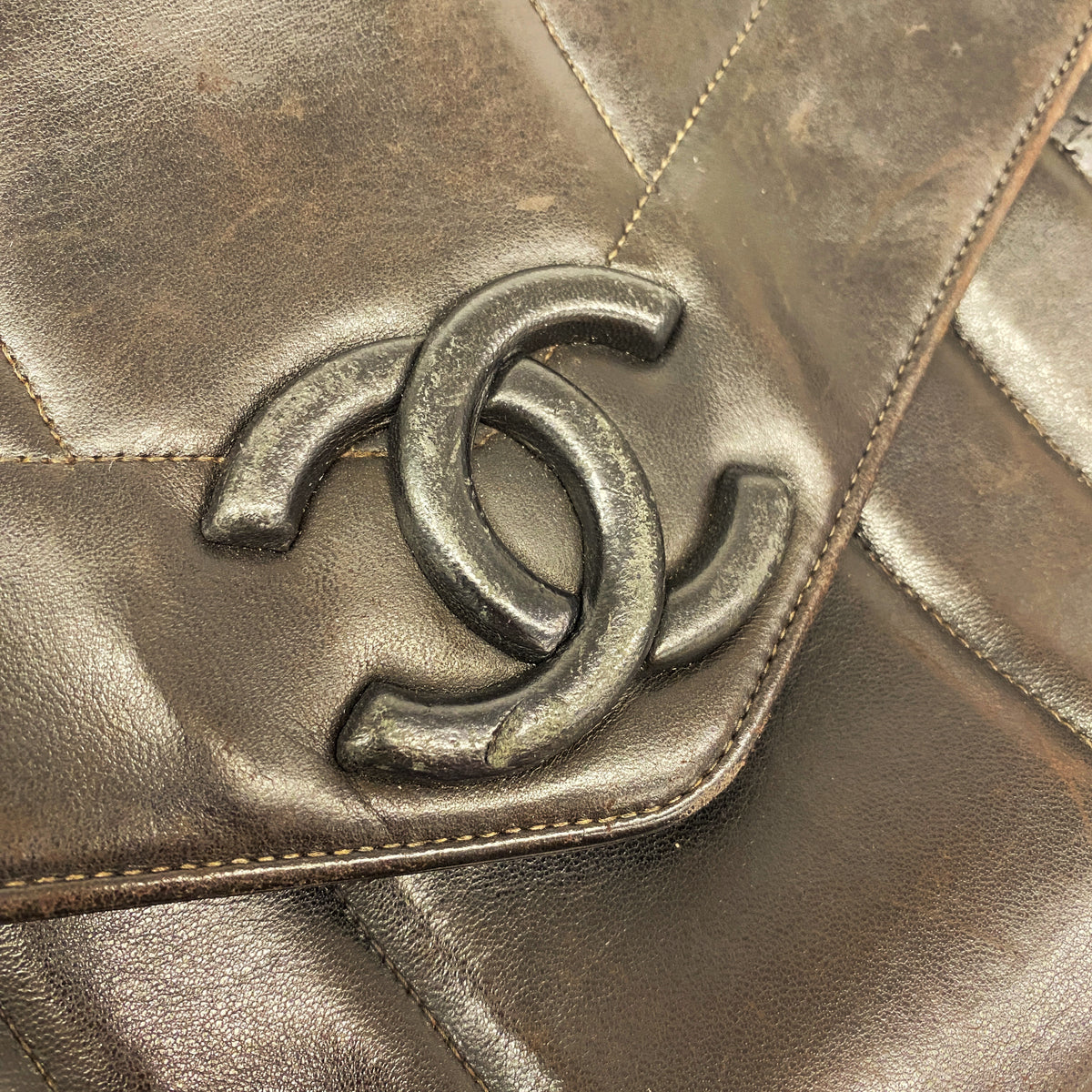 【6hd3120】シャネル ショルダーバッグ ラムスキン ブラック ゴールド金具【中古】レディース