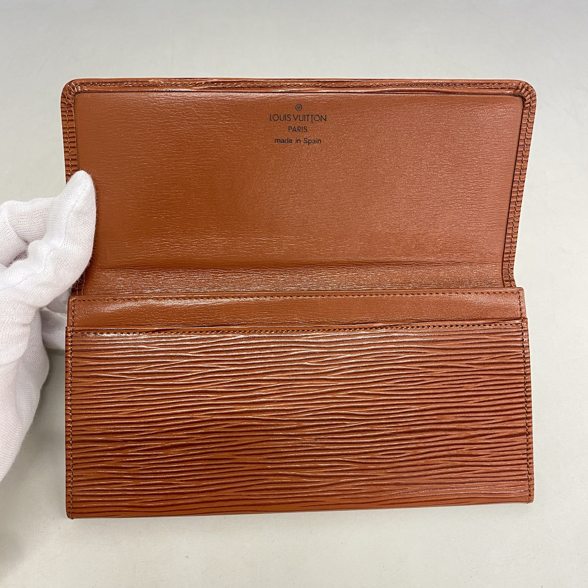 【6hd3137】ルイヴィトン 長札入れ エピ ポルト円カルトクレディ M63533 ケニアブラウン【中古】レディース