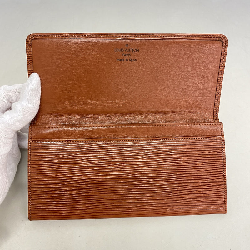 【6hd3137】ルイヴィトン 長札入れ エピ ポルト円カルトクレディ M63533 ケニアブラウン【中古】レディース