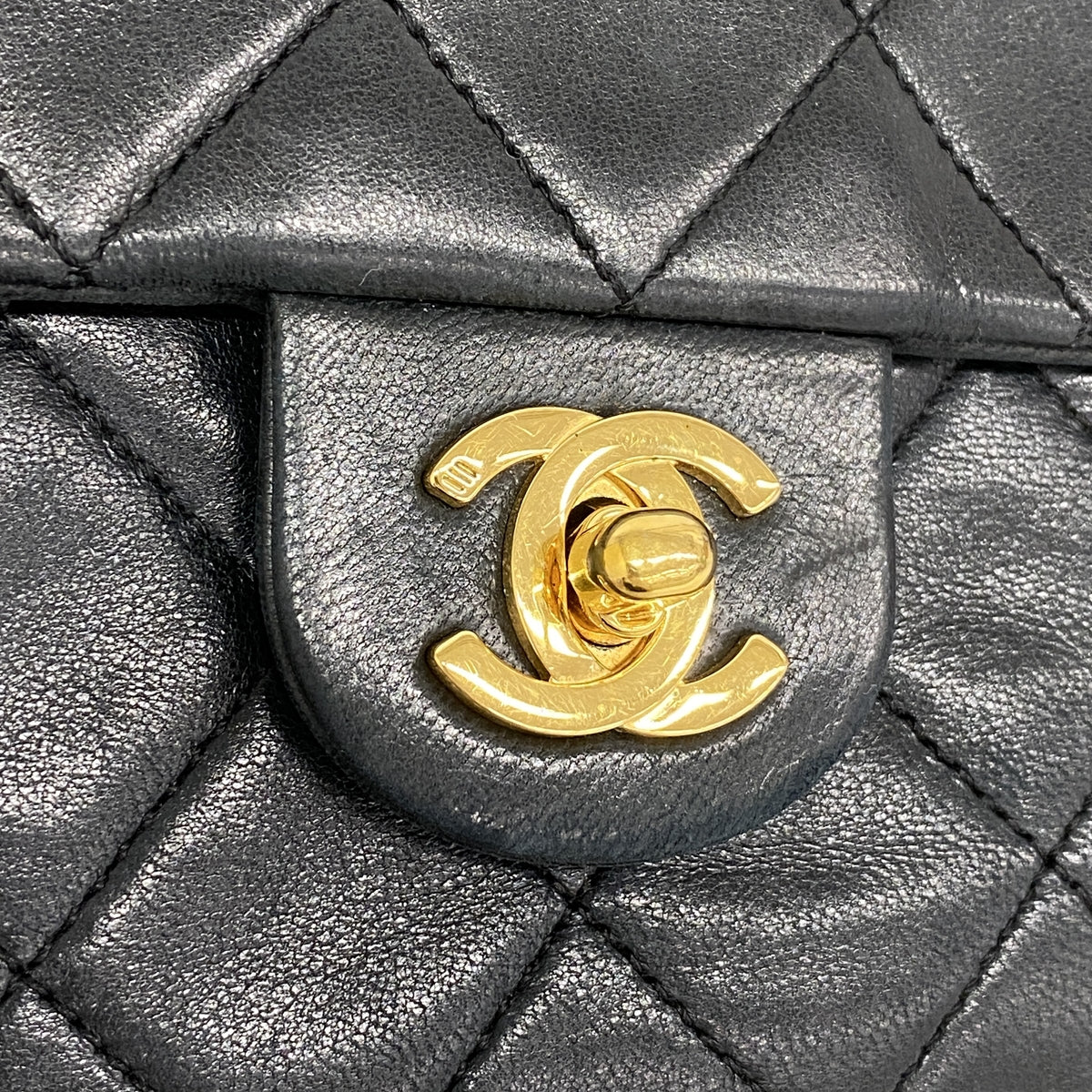【6hd3312】シャネル ショルダーバッグ ミニマトラッセ チェーンショルダー ラムスキン ブラック ゴールド金具【中古】レディース