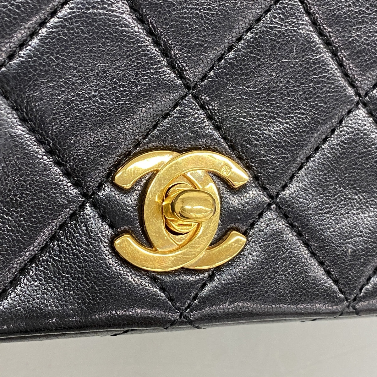 【6hd3313】シャネル ショルダーバッグ ミニマトラッセ チェーンショルダー ラムスキン ブラック ゴールド金具【中古】レディース