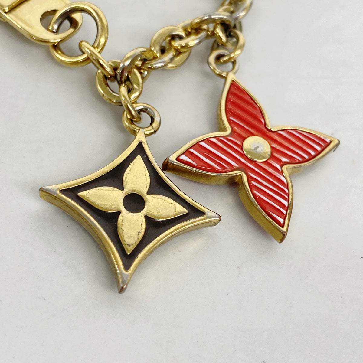 【6hd3322】ルイヴィトン キーホルダー・チャーム エピ チェーンスプリングストリート M00540 ゴールド マルチカラー【中古】レディース