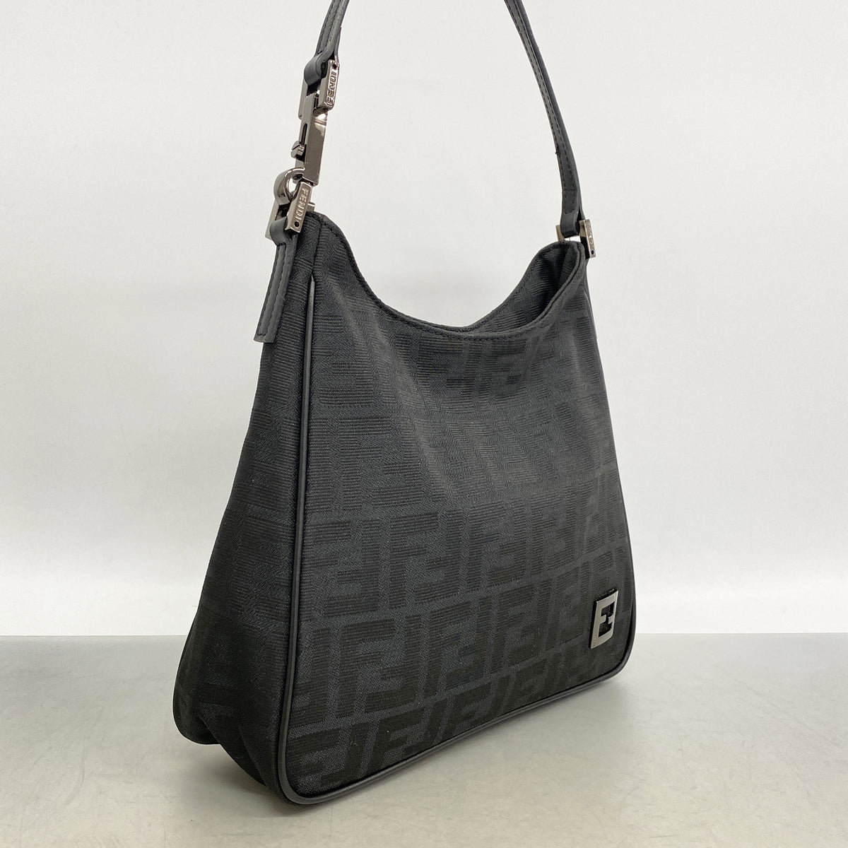 【6hd3341】フェンディ ショルダーバッグ ズッカ ナイロンキャンバス ブラック シルバー金具【中古】レディース