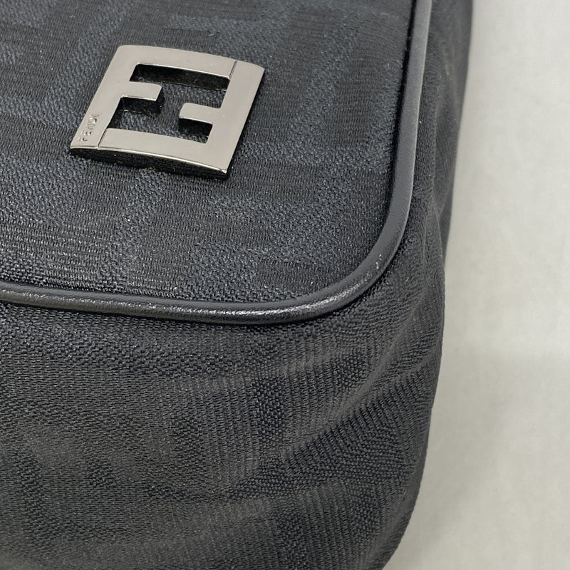 【6hd3341】フェンディ ショルダーバッグ ズッカ ナイロンキャンバス ブラック シルバー金具【中古】レディース