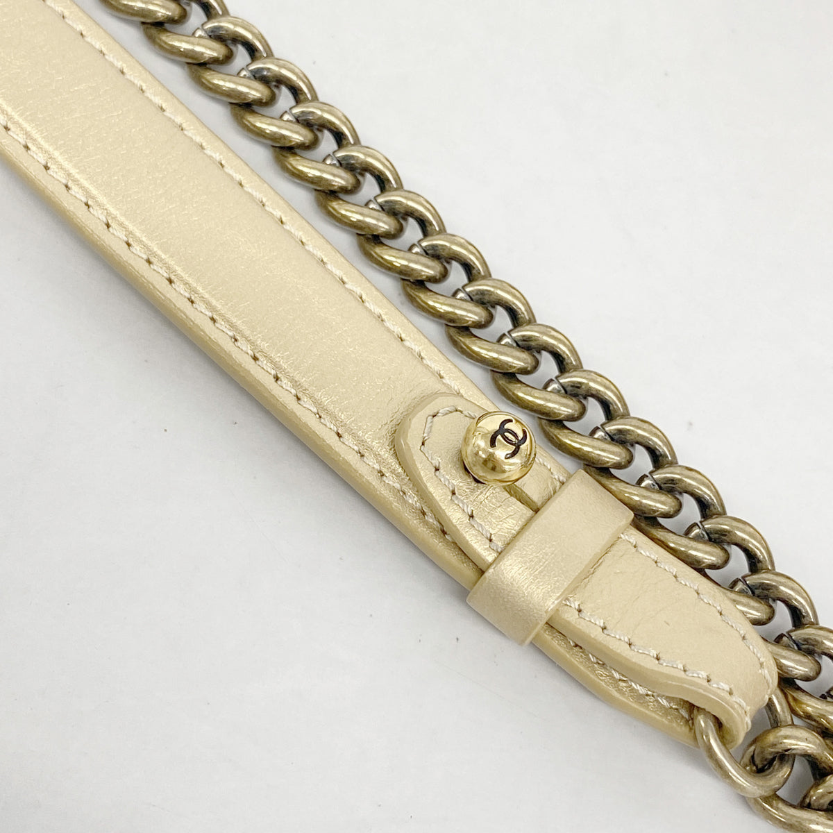 【6hd3351】シャネル ショルダーバッグ マトラッセ Wチェーン ラムスキン ゴールド ゴールド金具【中古】レディース