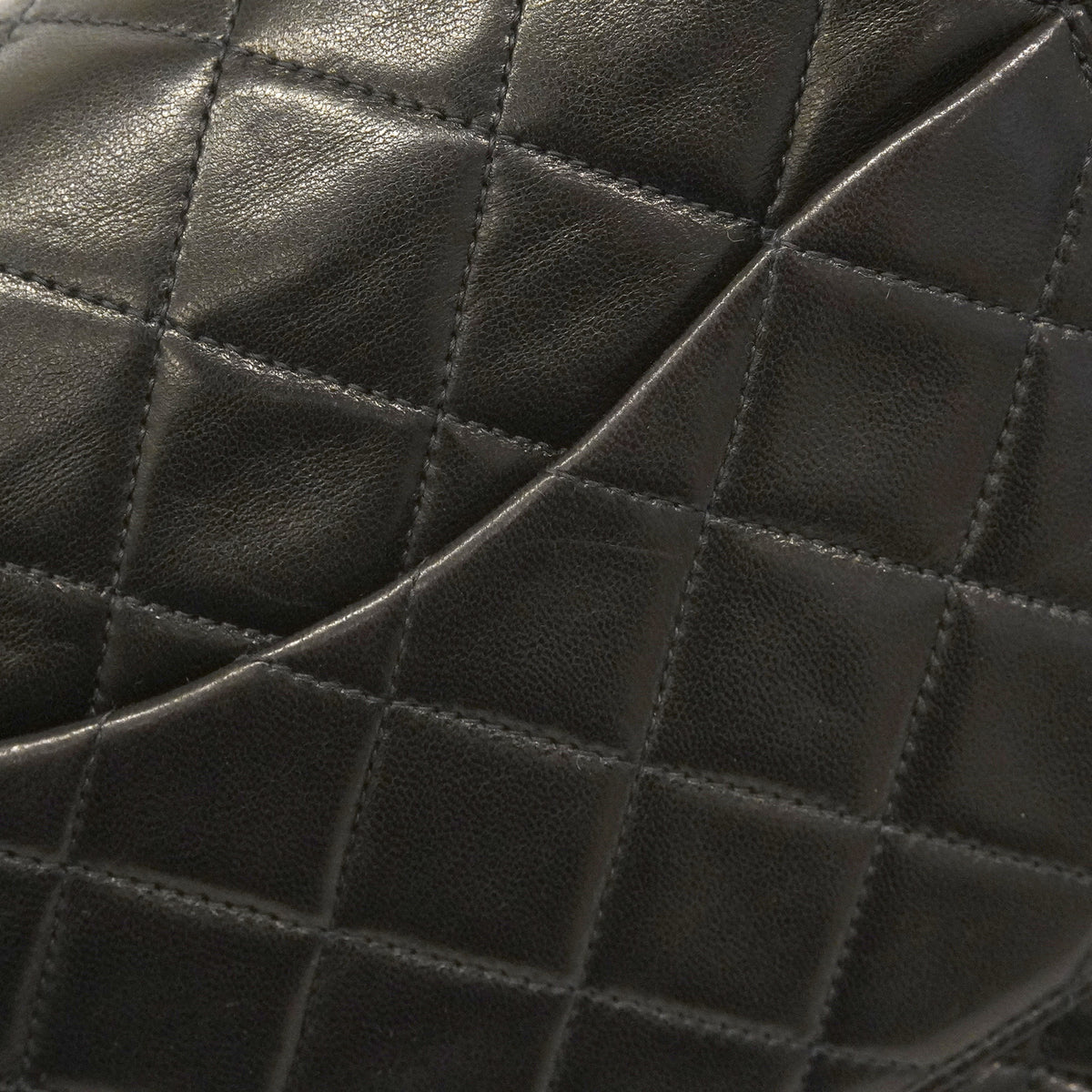 【6hd3495】シャネル ショルダーバッグ マトラッセ Wフラップ Wチェーン ラムスキン ブラック ゴールド金具【中古】レディース