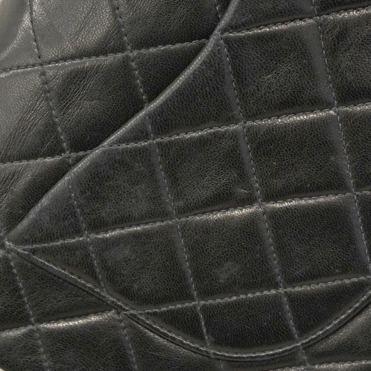 【6hd3583】シャネル ショルダーバッグ マトラッセ Wフラップ Wチェーン ラムスキン ブラック ゴールド金具【中古】レディース