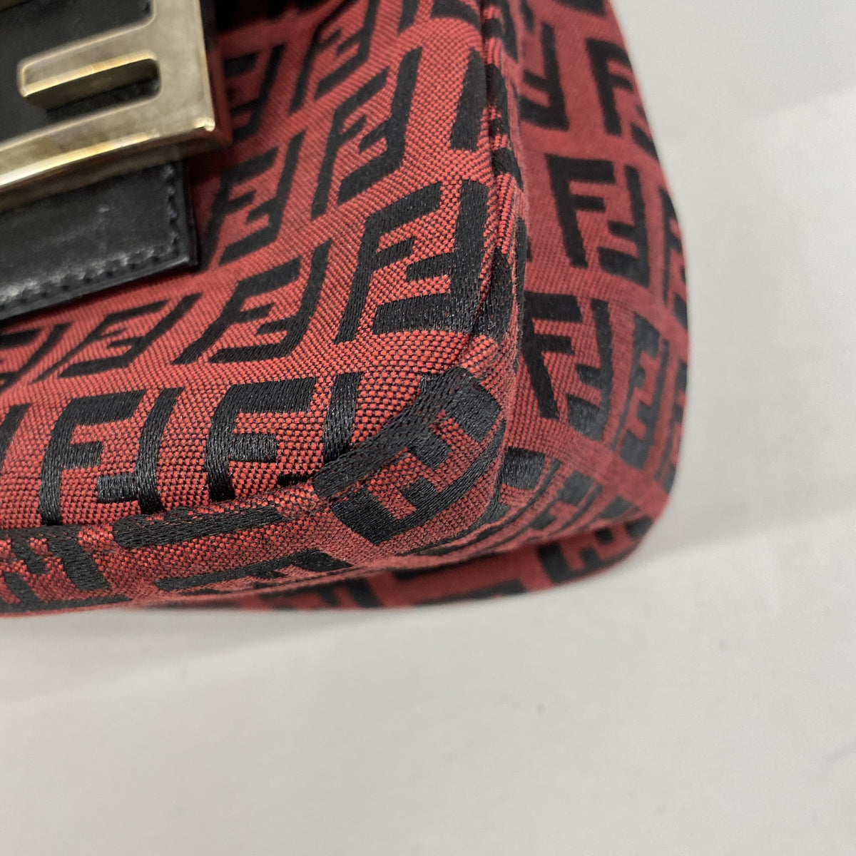 【6hd3666】フェンディ ハンドバッグ ズッキーノ マンマバケット ナイロンキャンバス レッド ブラック シルバー金具【中古】レディース
