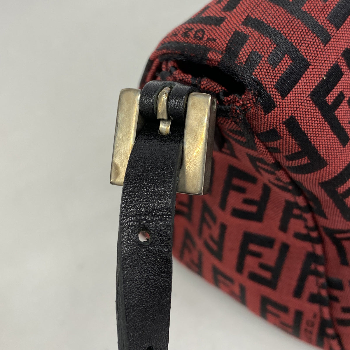 【6hd3666】フェンディ ハンドバッグ ズッキーノ マンマバケット ナイロンキャンバス レッド ブラック シルバー金具【中古】レディース