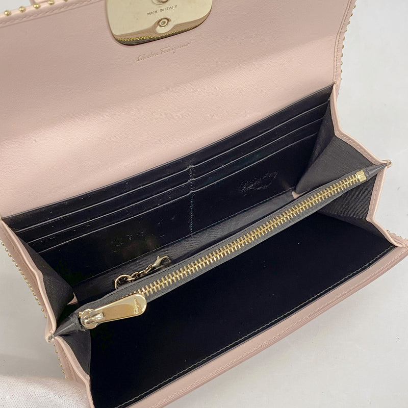 【6hd3822】サルヴァトーレフェラガモ 長財布 ヴァラ レザー ピンク シャンパンゴールド金具【中古】レディース