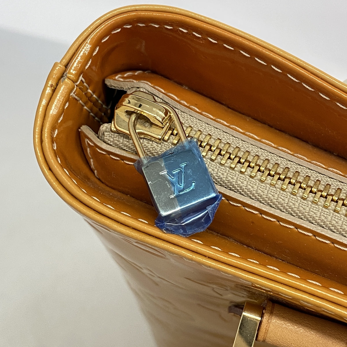 【6hd3857】ルイヴィトン トートバッグ ヴェルニ ヒューストン M91004 ベージュ【中古】レディース