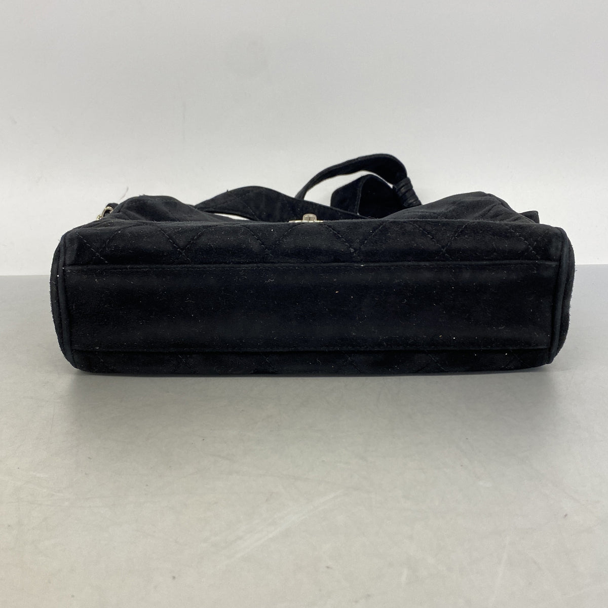 【6hd3871】シャネル ショルダーバッグ マトラッセ スウェード ブラック シルバー金具【中古】レディース