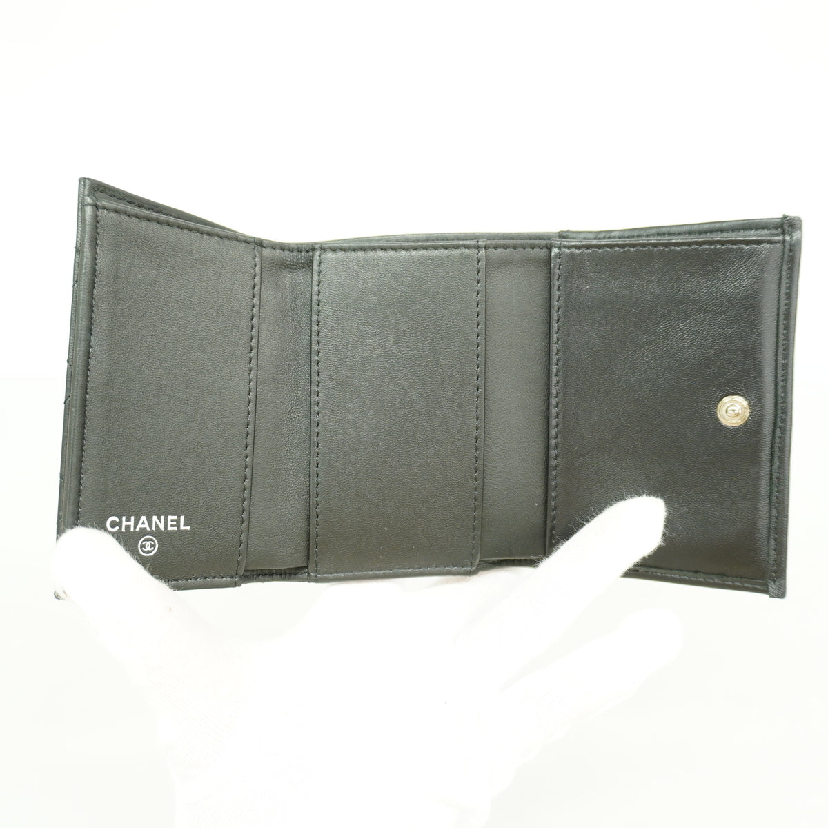 【6hd3940】シャネル 三つ折り財布 マトラッセ ラムスキン ブラック シルバー金具【中古】レディース