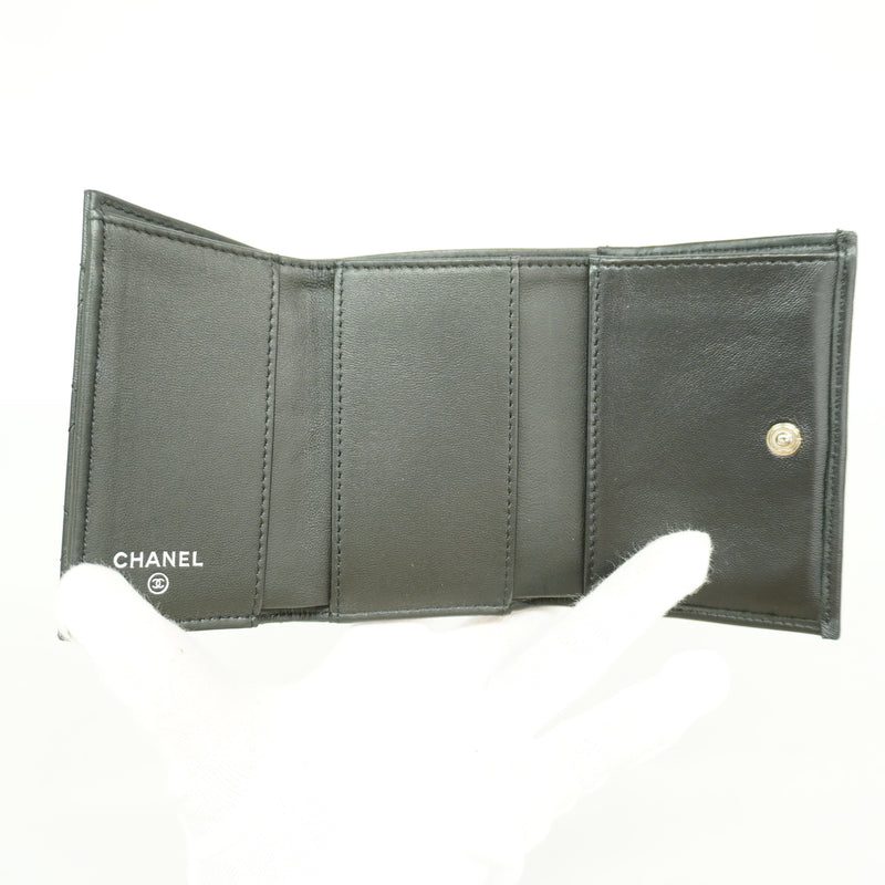 【6hd3940】シャネル 三つ折り財布 マトラッセ ラムスキン ブラック シルバー金具【中古】レディース