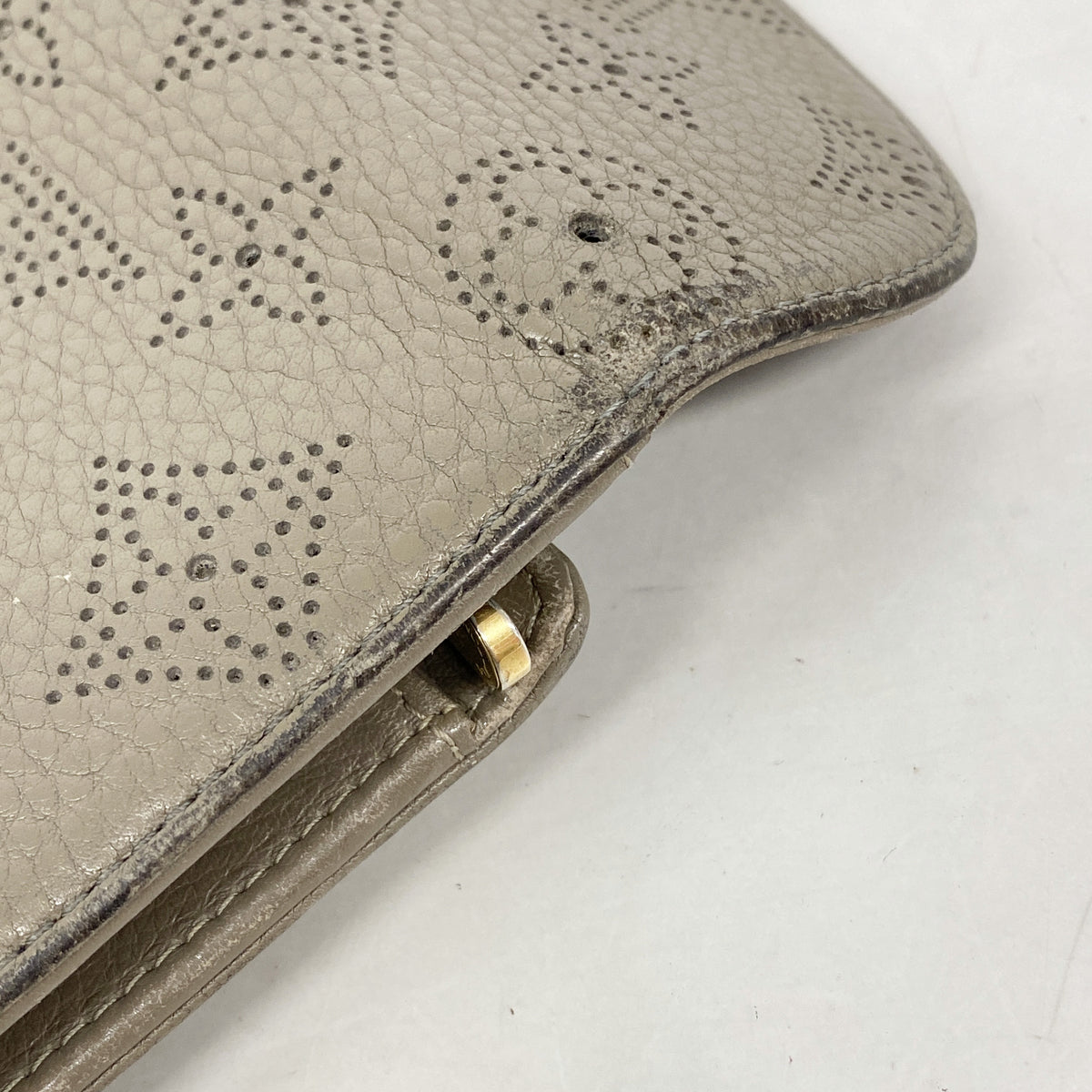 【6hd4003】ルイヴィトン 三つ折り長財布 マヒナ ポルトフォイユアメリア M93761 トープ【中古】レディース