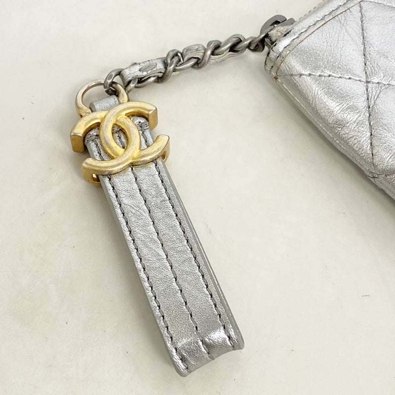 【6hd4100-k】シャネル クラッチバッグ ガブリエルドゥシャネル レザー シルバー ゴールド金具【中古】レディース