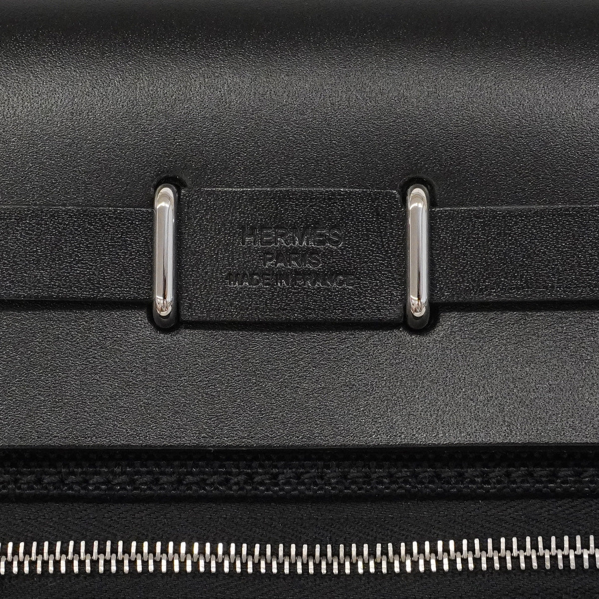 【6hd4226】エルメス ショルダーバッグ エールバッグジップミニ トワルミリタリー ブラック シルバー金具 G刻印【中古】レディース