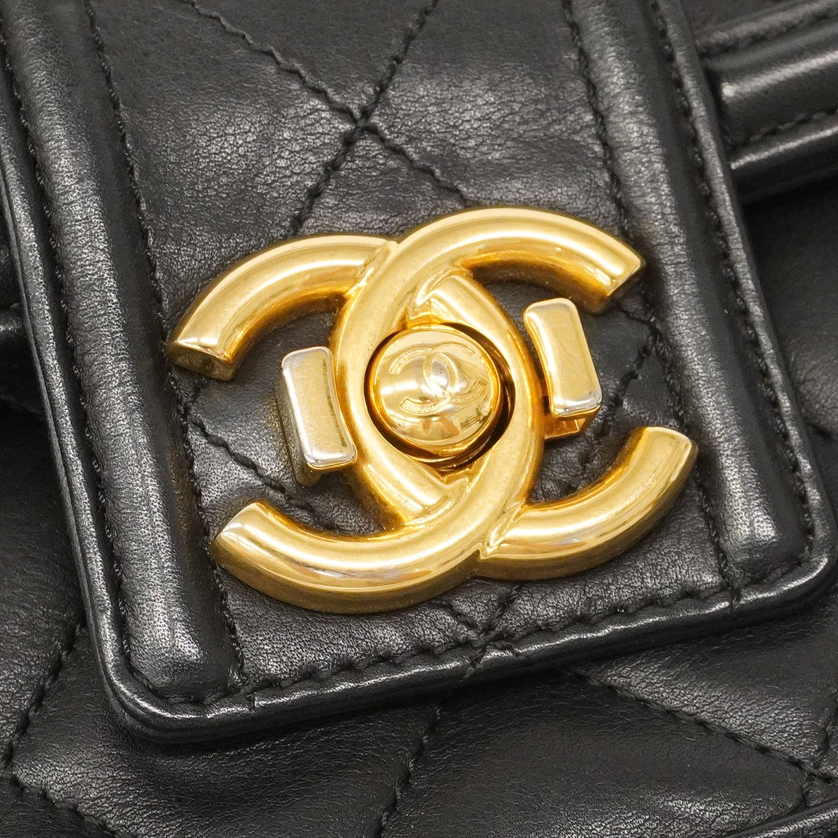 【6hd4236】シャネル ショルダーバッグ マトラッセ Wチェーン ラムスキン ブラック ゴールド金具【中古】レディース