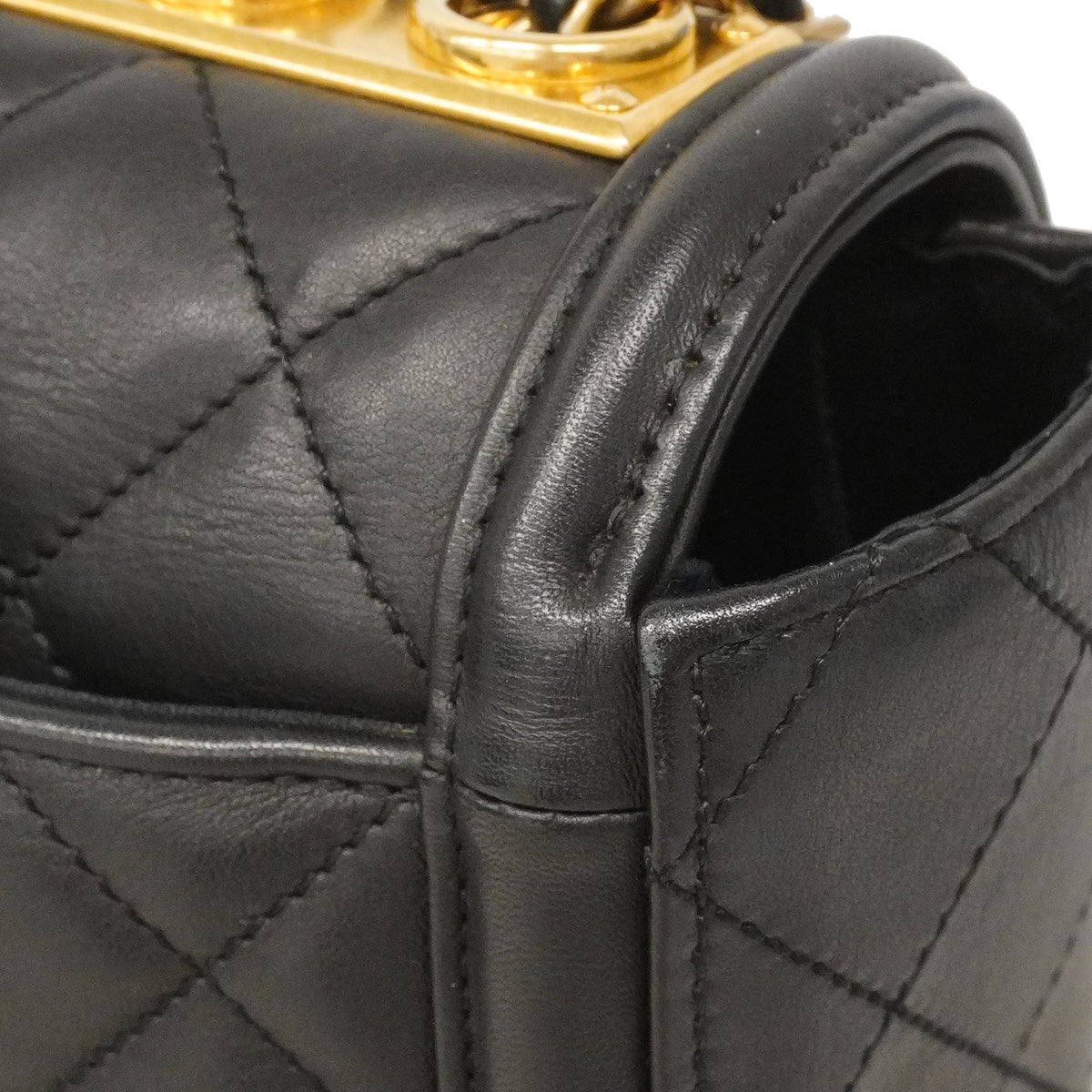 【6hd4236】シャネル ショルダーバッグ マトラッセ Wチェーン ラムスキン ブラック ゴールド金具【中古】レディース