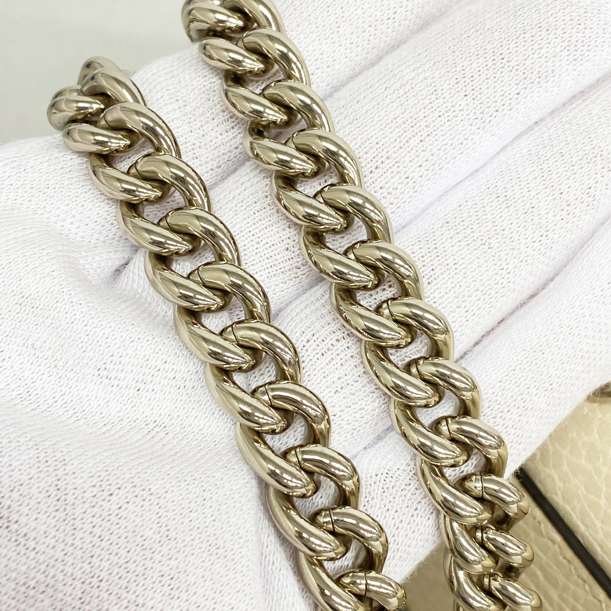 【6hd4241-k】グッチ ショルダーバッグ インターロッキングG 607720 レザー アイボリー シャンパンゴールド金具【中古】レディース