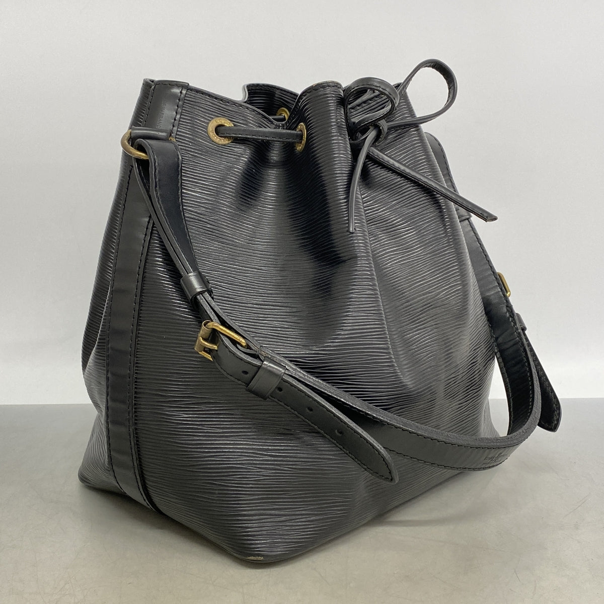 【6hd4278】ルイヴィトン ショルダーバッグ エピ プチノエ M44102 ノワール【中古】レディース