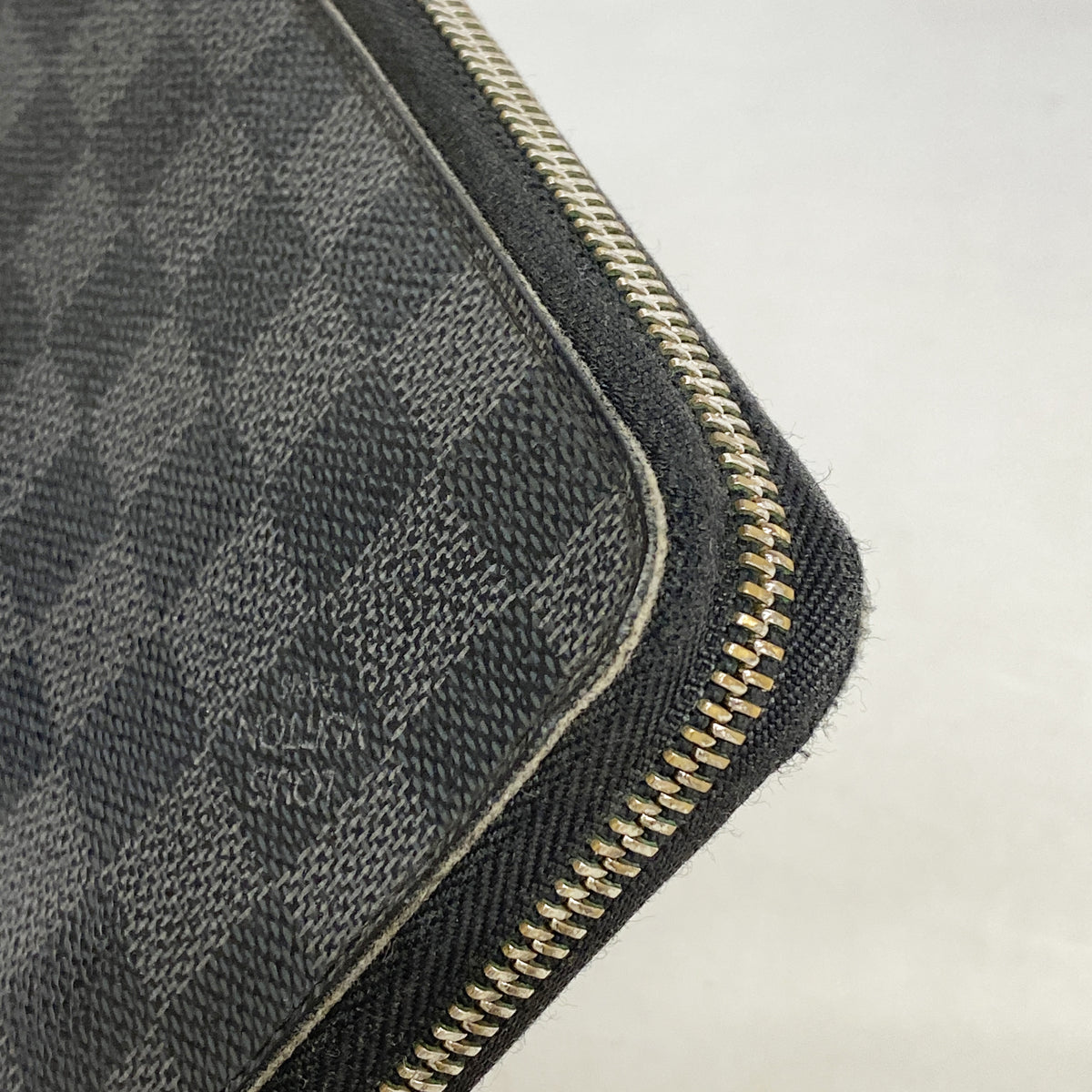 【6hd4290】ルイヴィトン 長財布 ダミエ・グラフィット ジッピーオーガナイザー N63077 ブラック【中古】メンズ