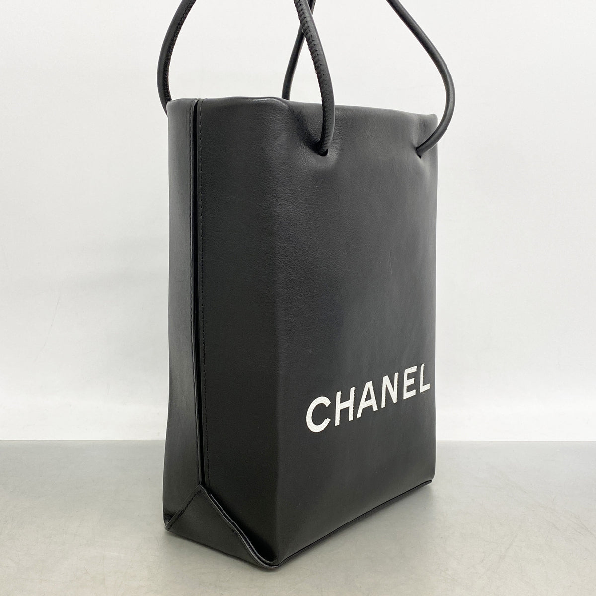 【6hd4327】シャネル トートバッグ エッセンシャル レザー ブラック シルバー金具【中古】レディース