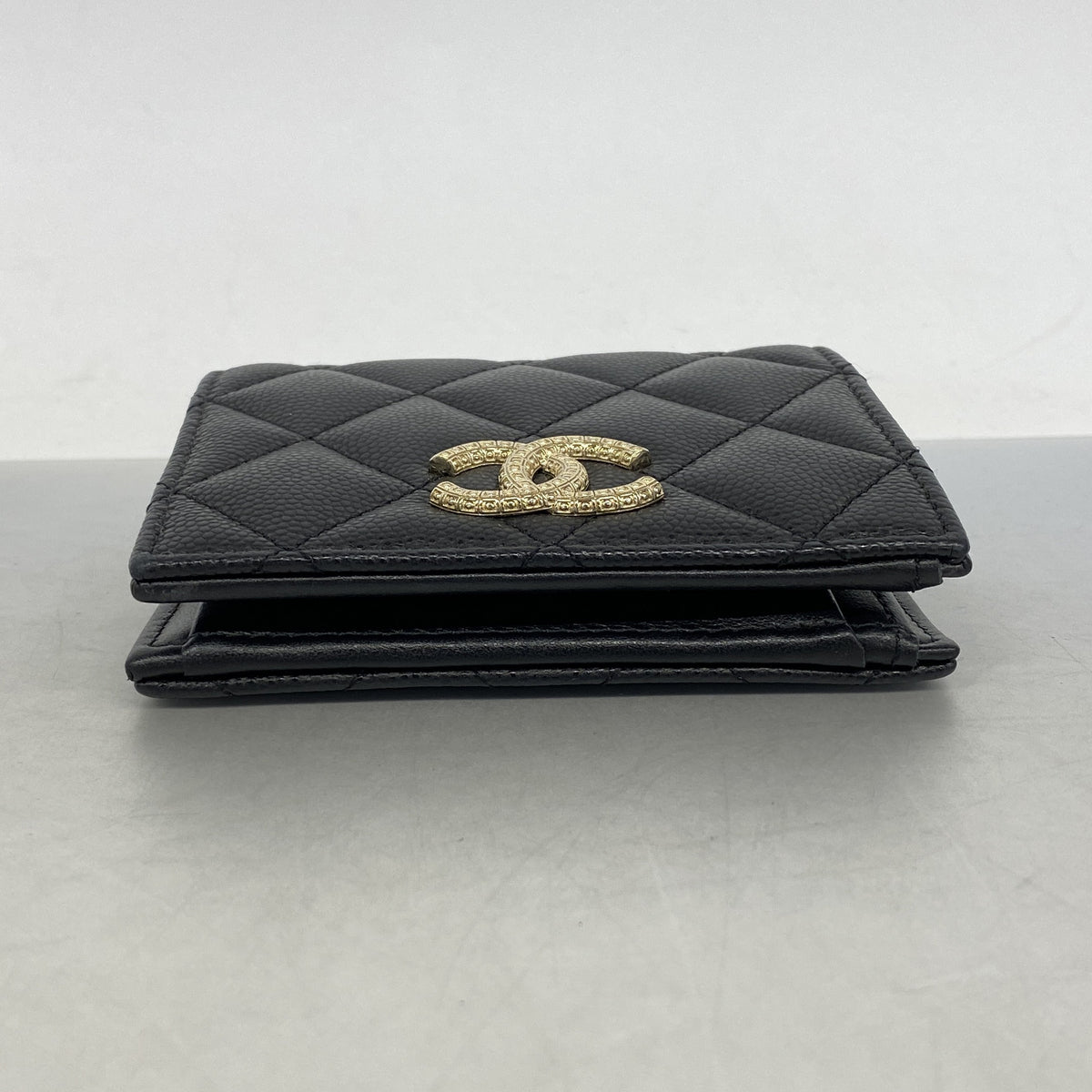 【6he4462】シャネル 財布 マトラッセ キャビアスキン ブラック シャンパンゴールド金具【中古】レディース