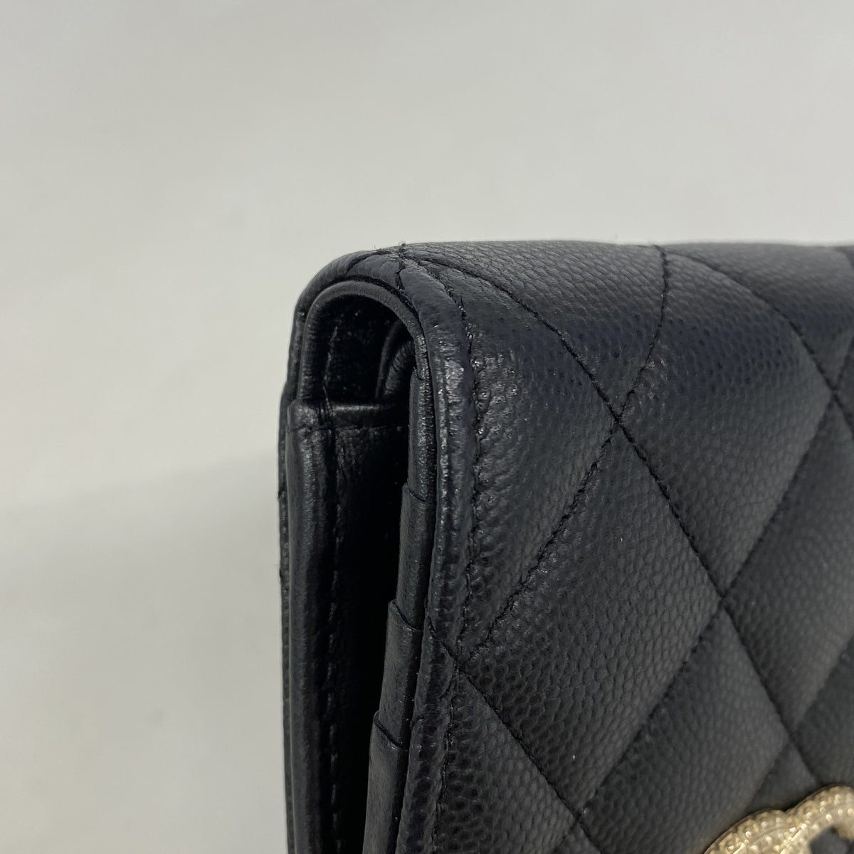 【6he4462】シャネル 財布 マトラッセ キャビアスキン ブラック シャンパンゴールド金具【中古】レディース